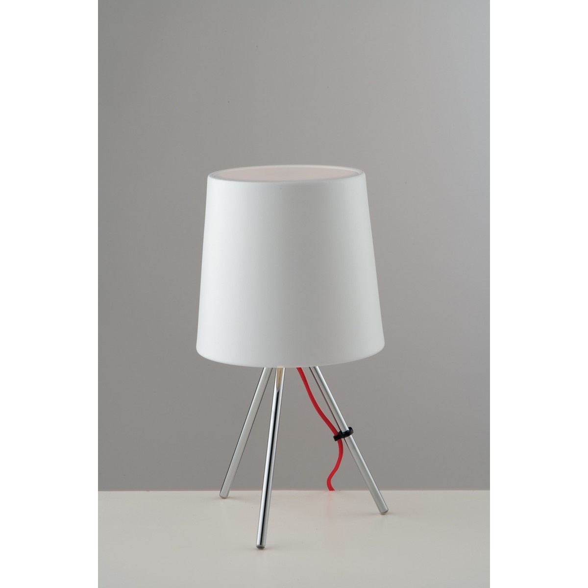 Lampe de table trépied en aluminium E14 | Mondialshop