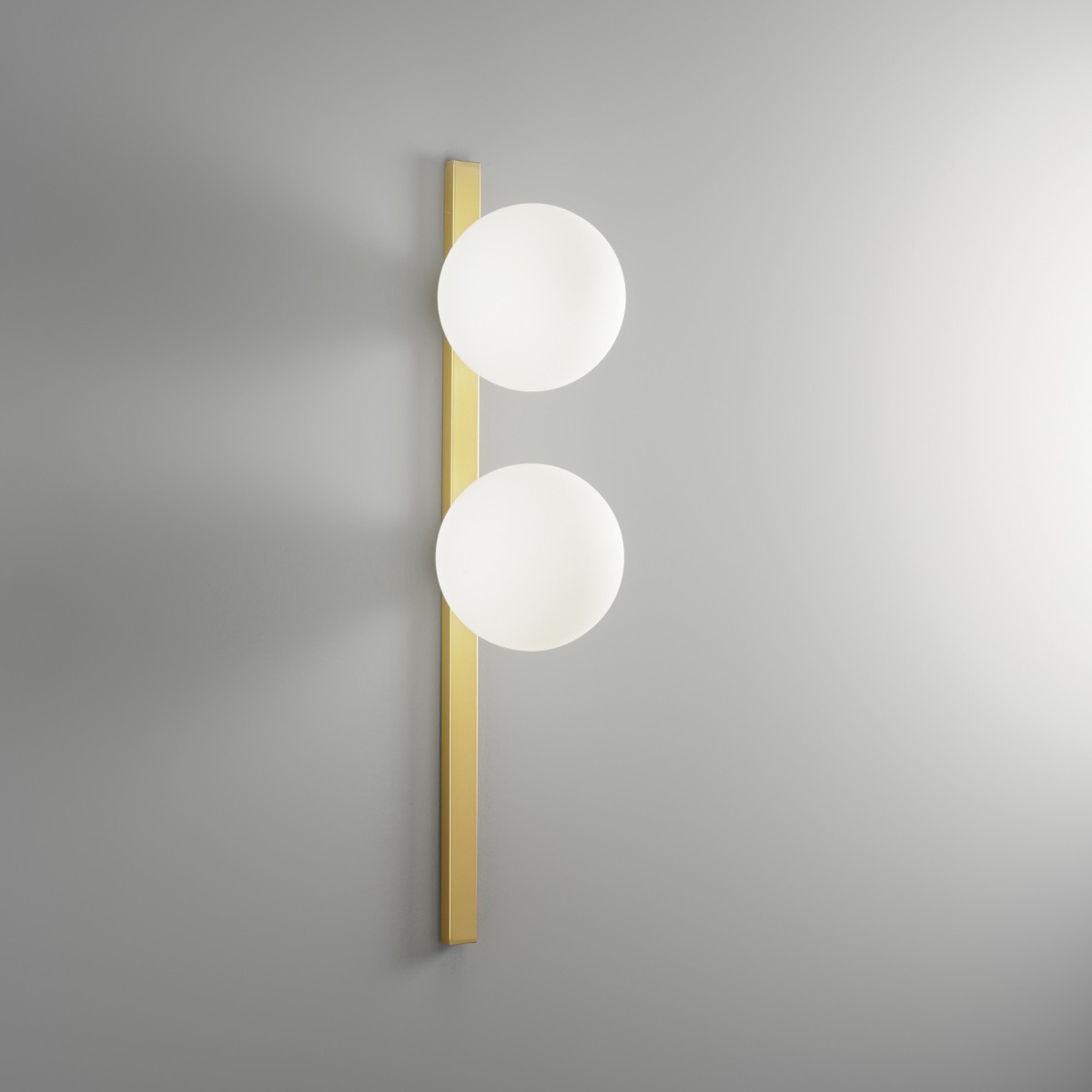 Applique murale verticale dorée ou noire | Mondialshop
