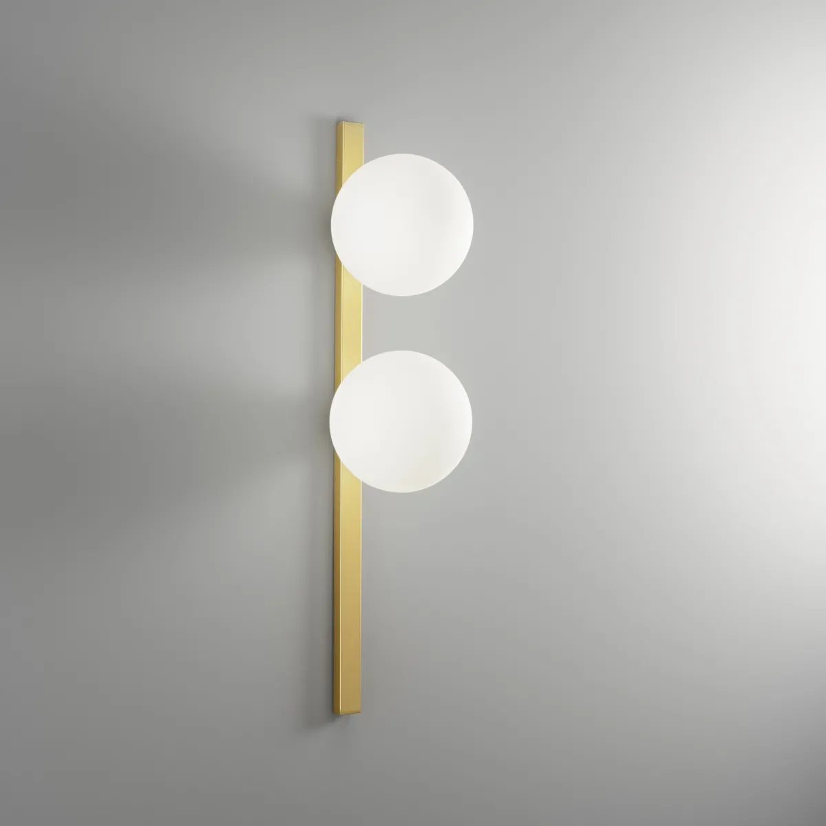 Vertikale Wandleuchte in Gold oder Schwarz | Mondialshop