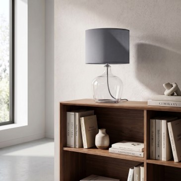 lampada da tavolo moderna disponibile in quattro varianti per ogni esigenza di stile