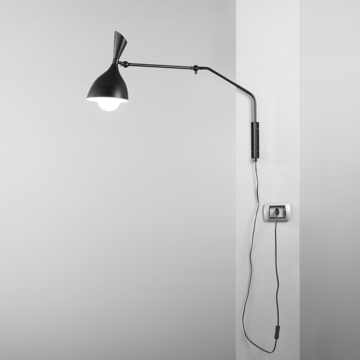 Applique murale E27 noire ou blanche | Mondialshop