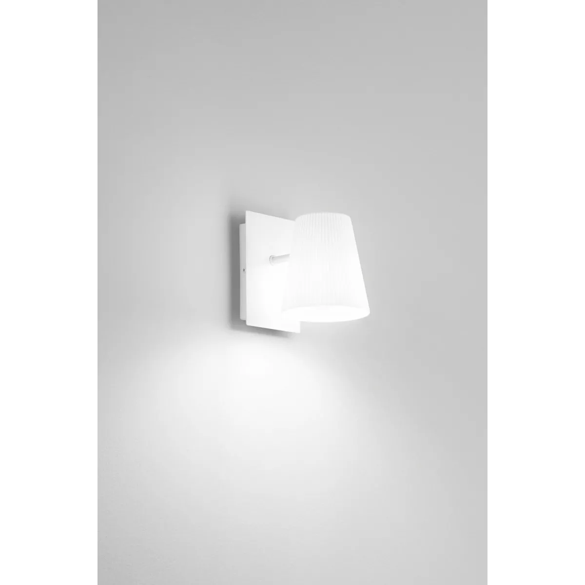 Applique murale E14 noire ou blanche | Mondialshop