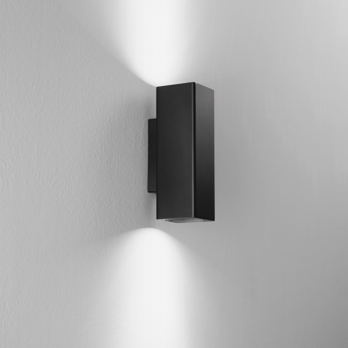 Moderne quadratische Wandleuchte mit 2xGU10...