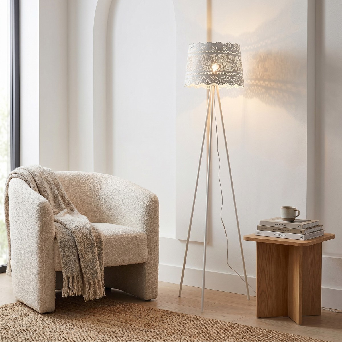 Lampadaire effet dentelle blanche | Mondialshop