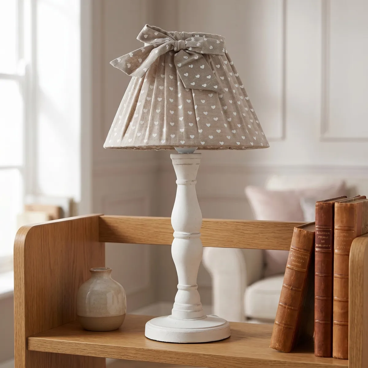 lampada classica in legno naturale con raffinato paralume...