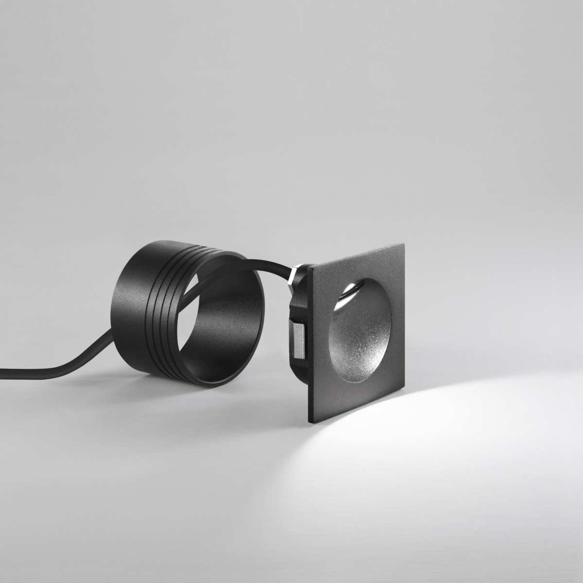 Quadratische LED-Stufenleuchte aus Aluminium | Mondialshop