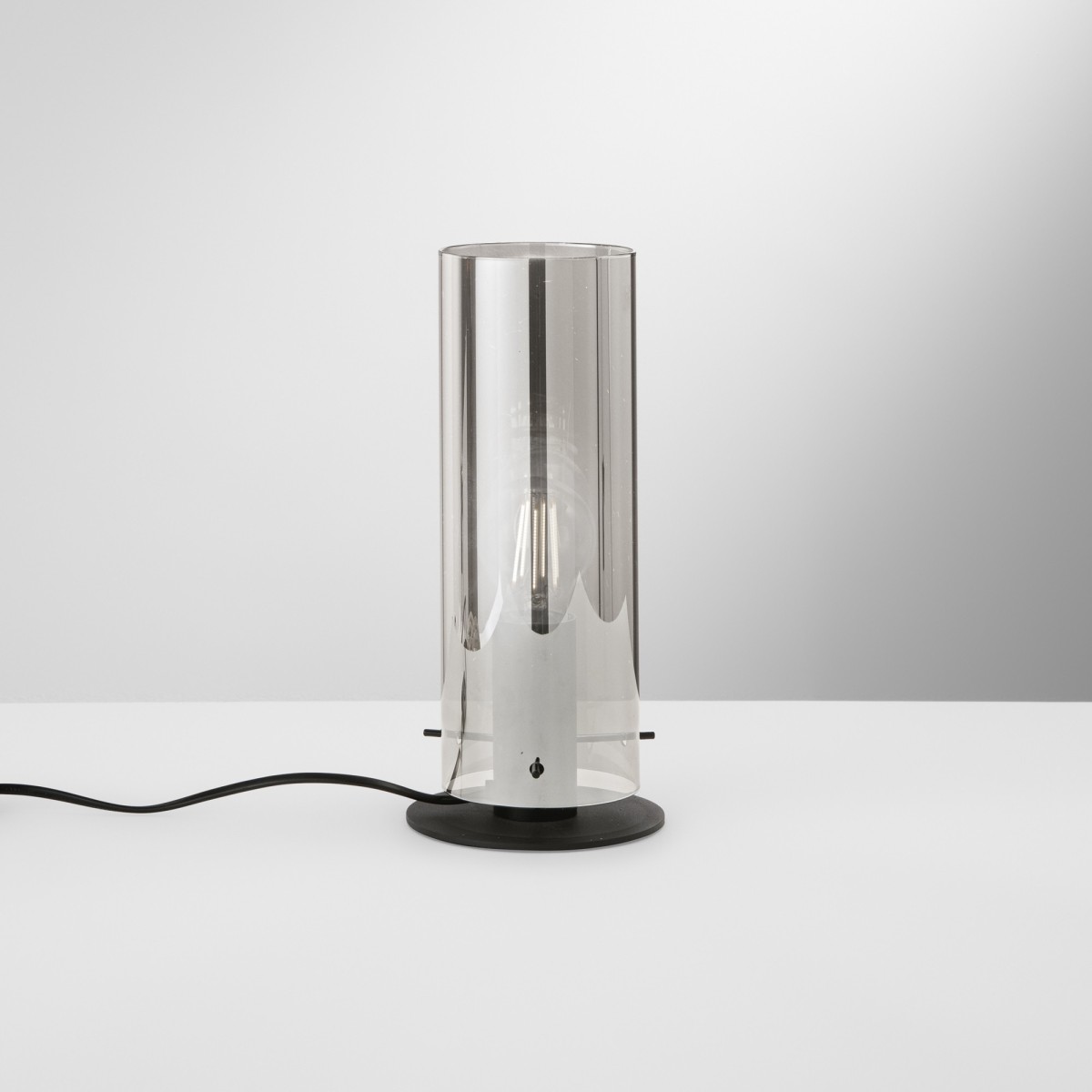 Lampe de table finition or ou noir | Mondialshop