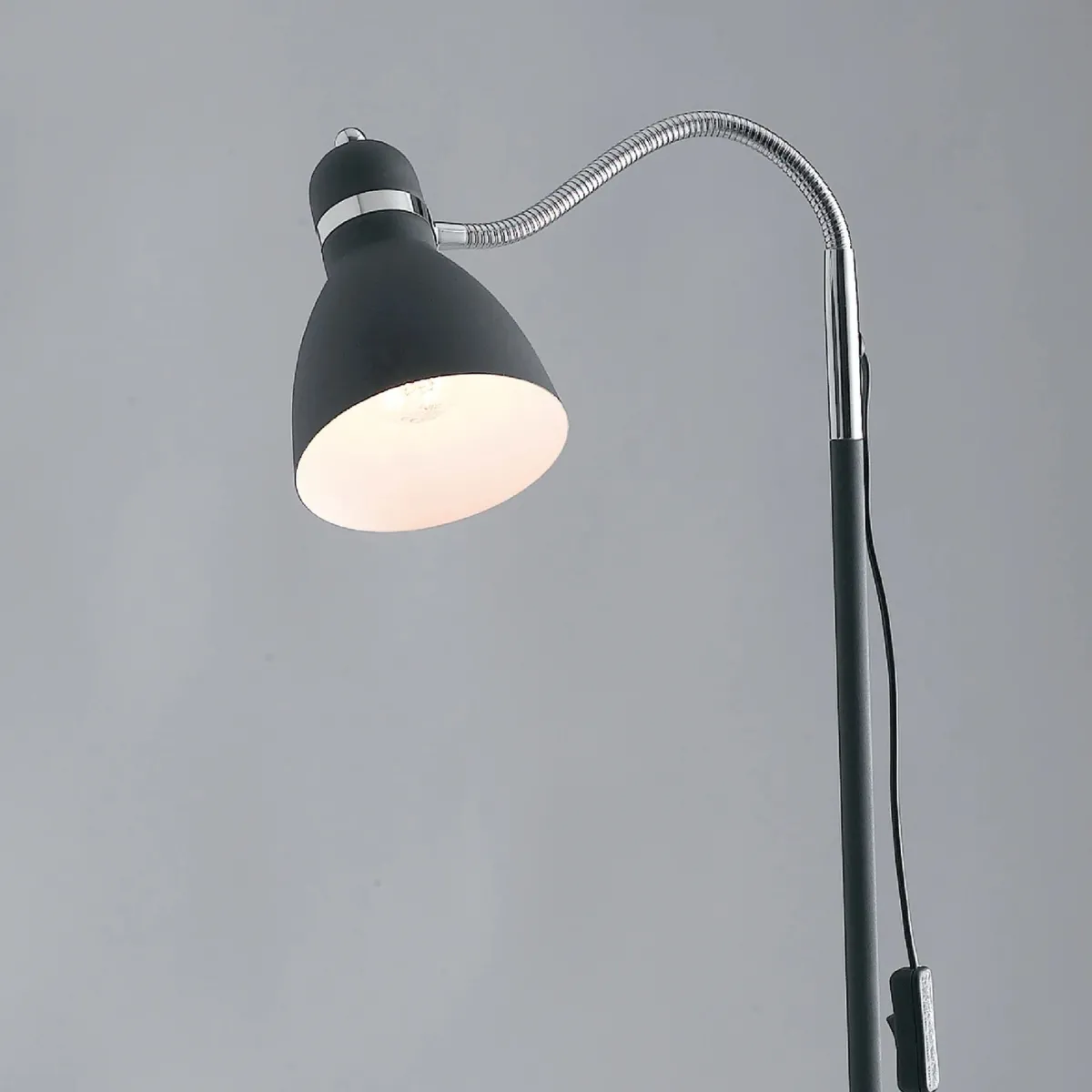 Lampada da Terra Moderna Orientabile | Mondialshop