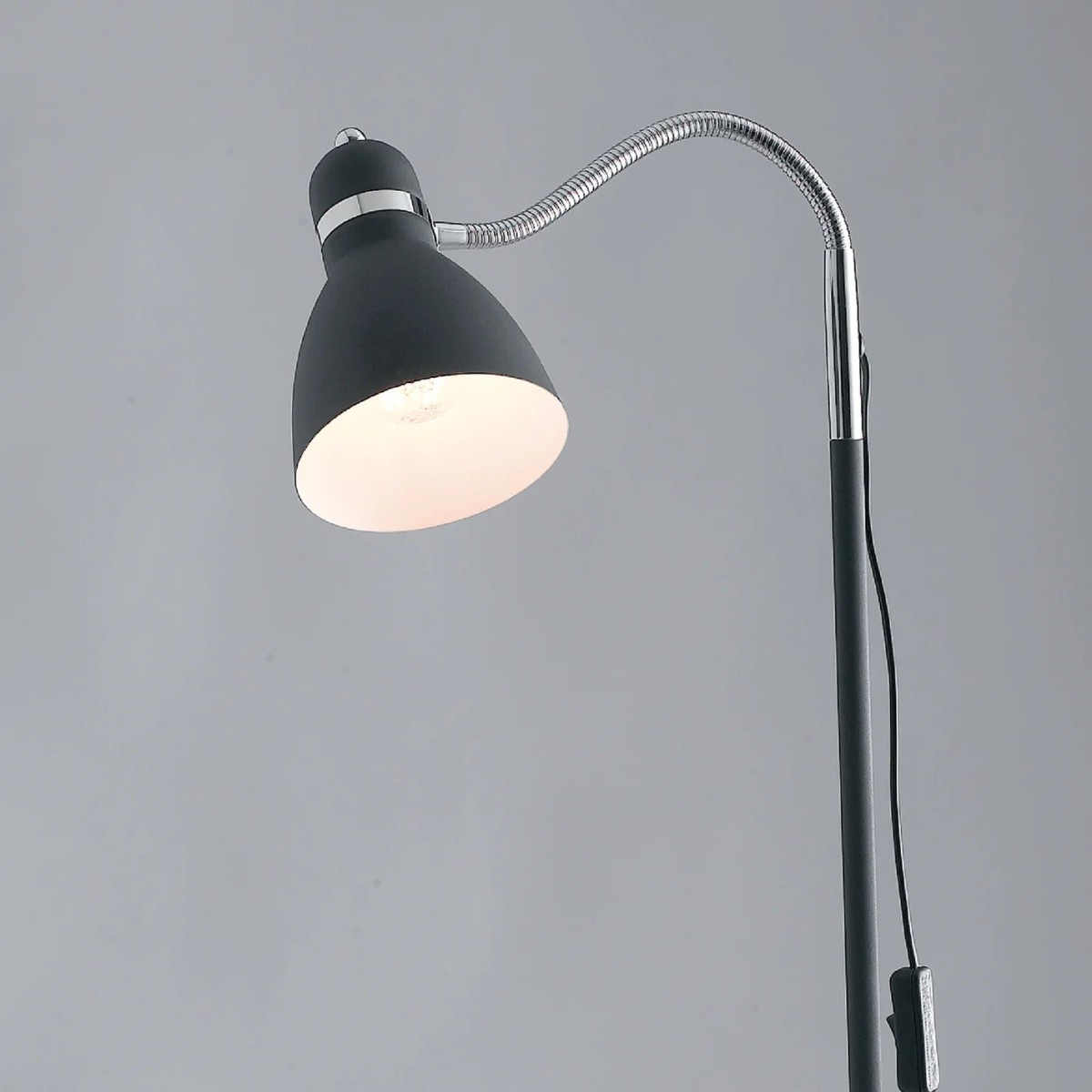 Moderne verstellbare Stehlampe | Mondialshop