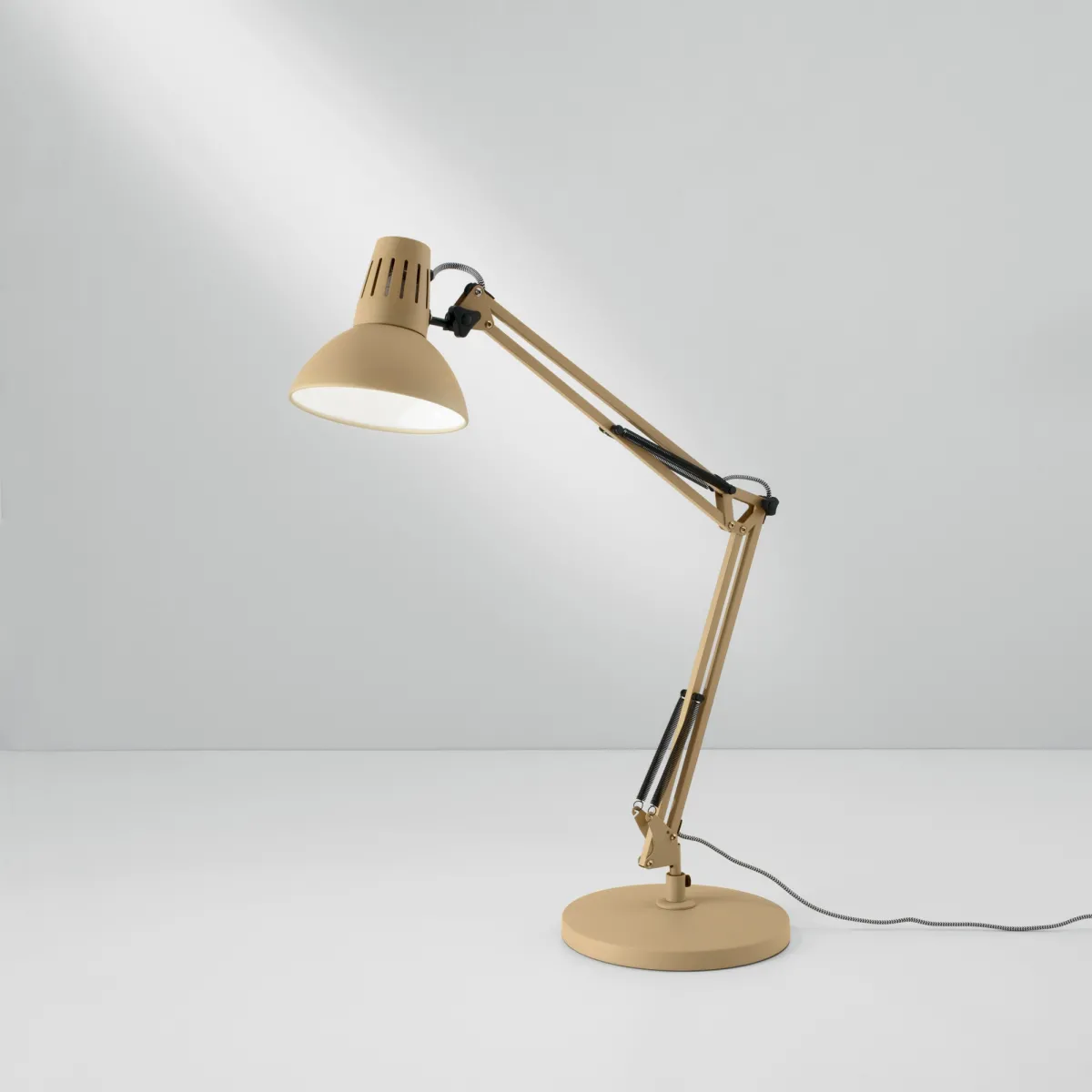 Lampe de table moderne en 6 variantes | Mondialshop