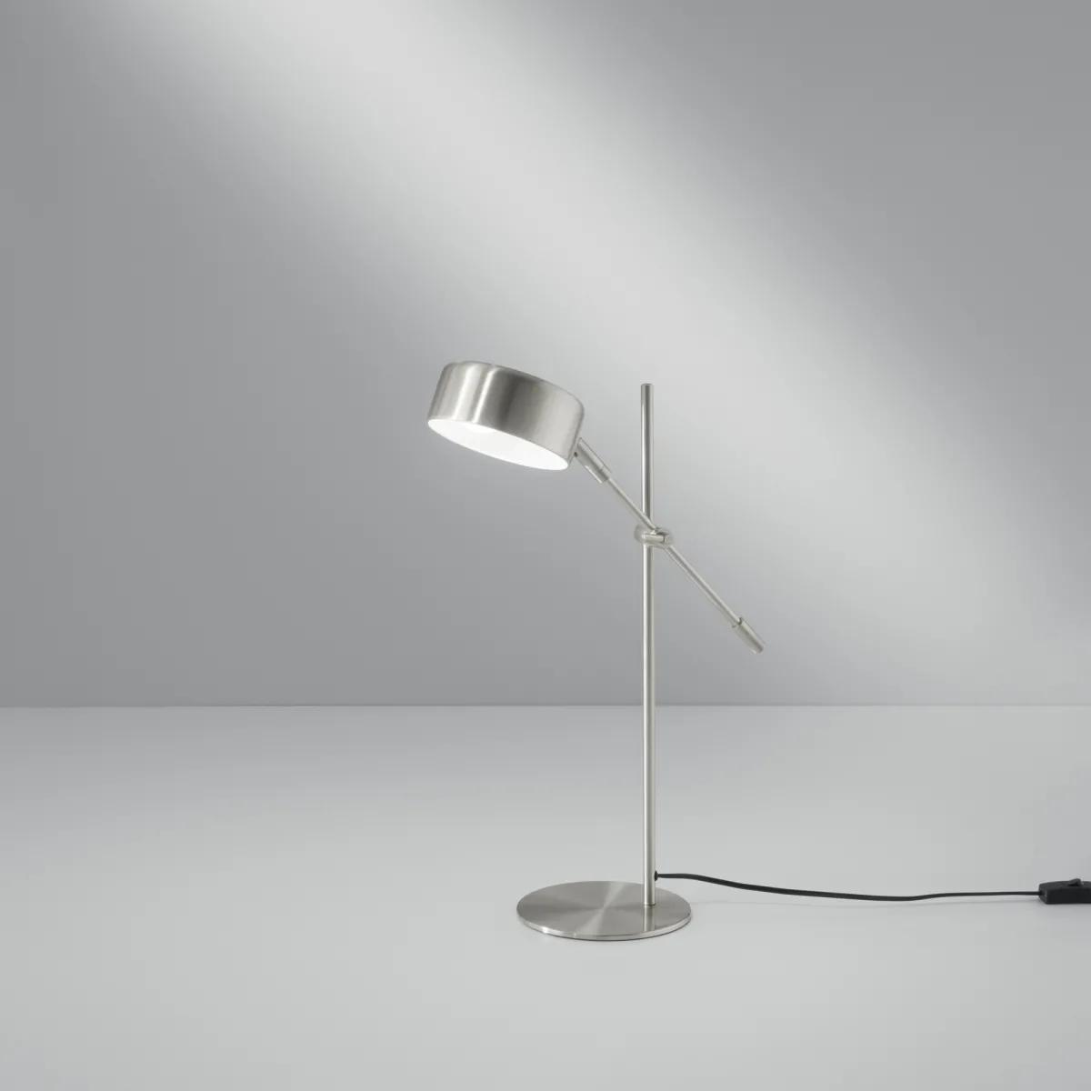 Lampe de table moderne et réglable | Mondialshop