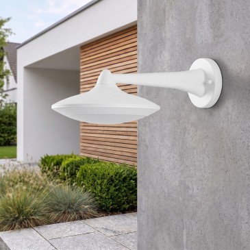 lanterna classica LED da esterno, ideale per valorizzare ingressi, vialetti, terrazzi e aree relax.