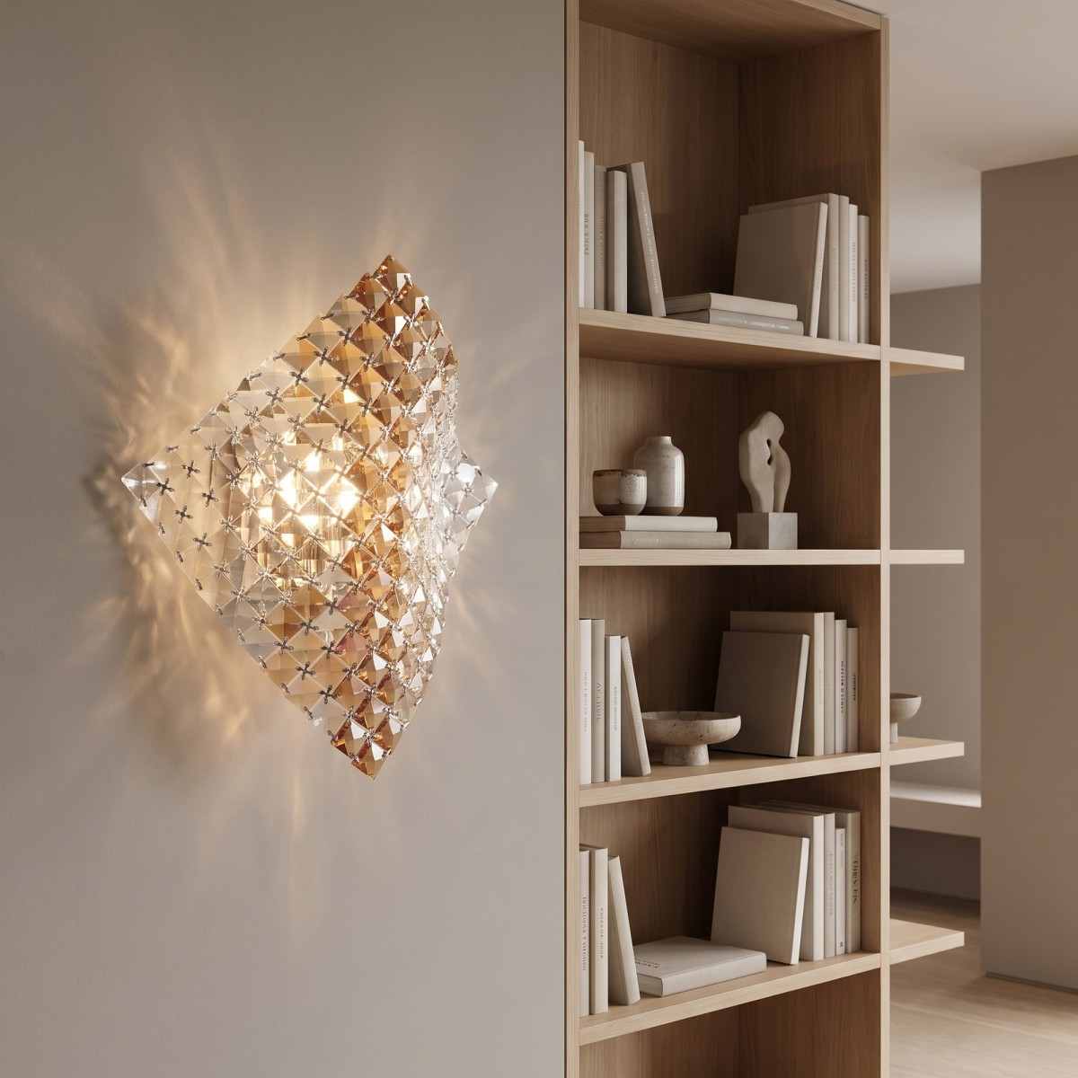 applique classica a rombo con cristalli K9 ambrati