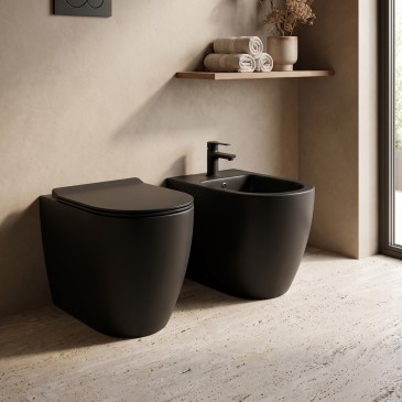 Weiße, flächenbündig montierte Toilette, Bidet und kostenloser Soft-Close-Sitz