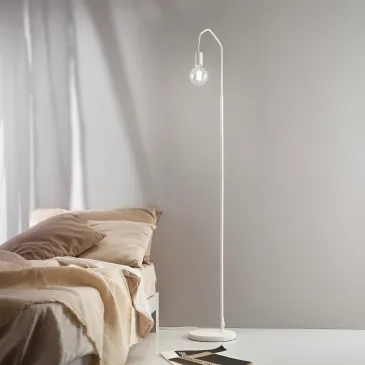 Lampadaire en métal noir ou...