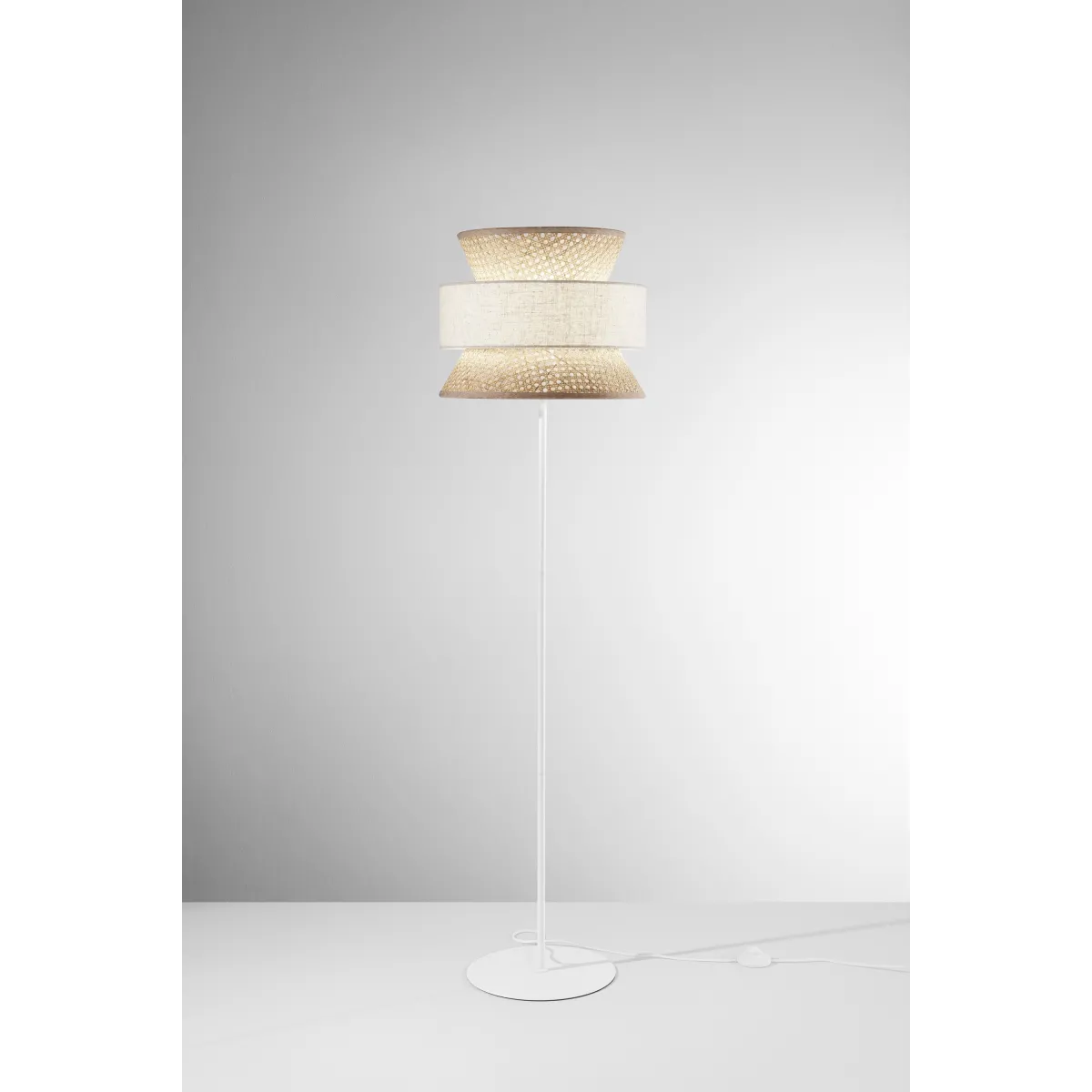 Stehlampe aus Naturrattan, E27 | Mondialshop