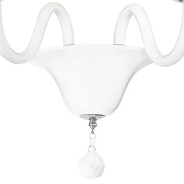 Structure en pâte de verre blanche avec décoration de sphère