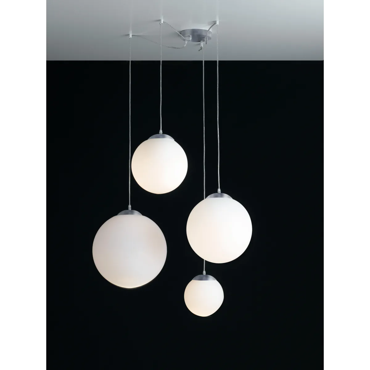 I-LAMPD/S4 BCO - Lampadario a Quattro Sospensioni Sferiche Vetro Bianco Moderno E27