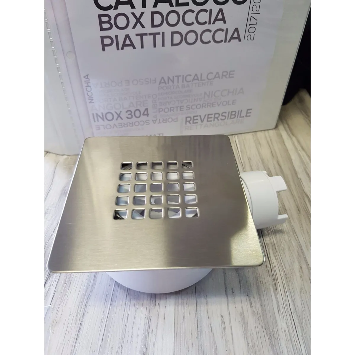 Receveur de douche en résine gris clair à trou latéral PLUS