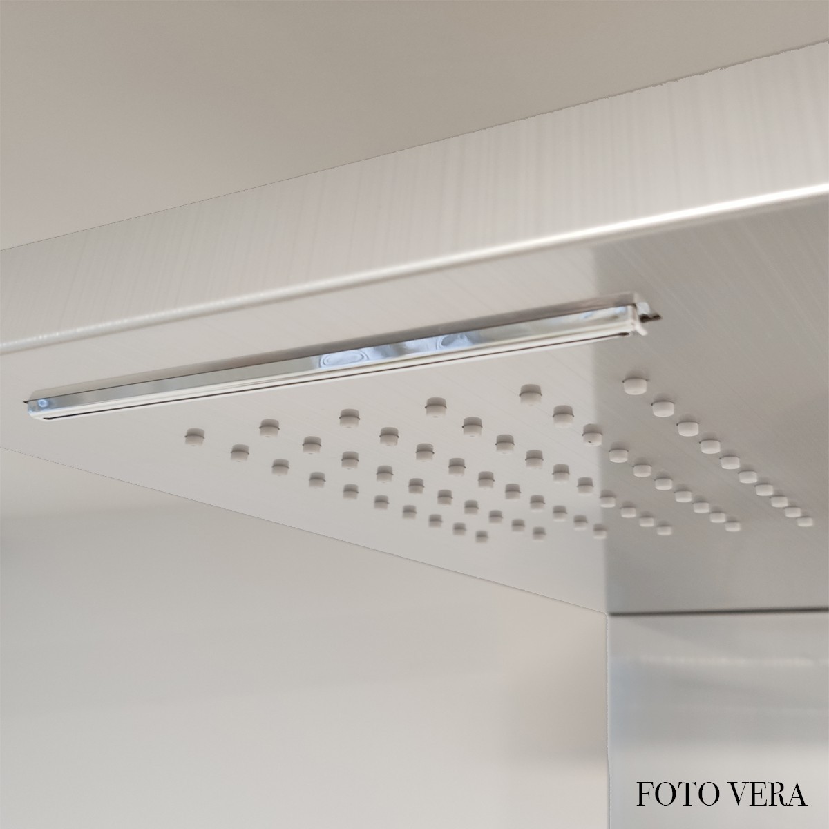 Colonne thermostatique de panneau d'hydromassage blanc...